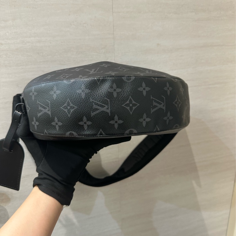 LV 黑灰原花黑釦Hamac PM斜背彎月包M47158-6