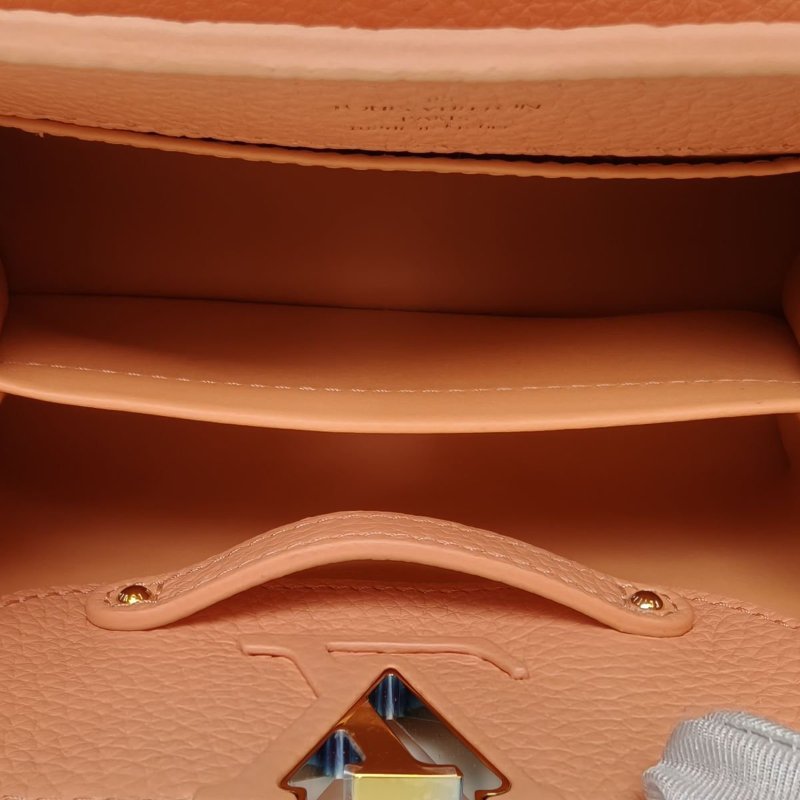 LOUIS VUITTON CapucinesMini21橘色牛皮幻彩扣晶片肩背包-4