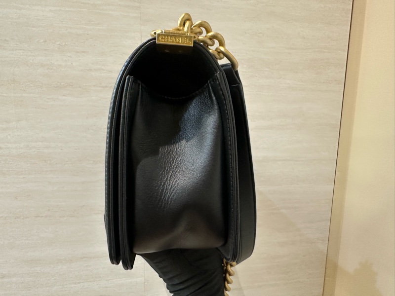 Chanel 黑牛皮菱格紋霧金釦boy25A67086-2