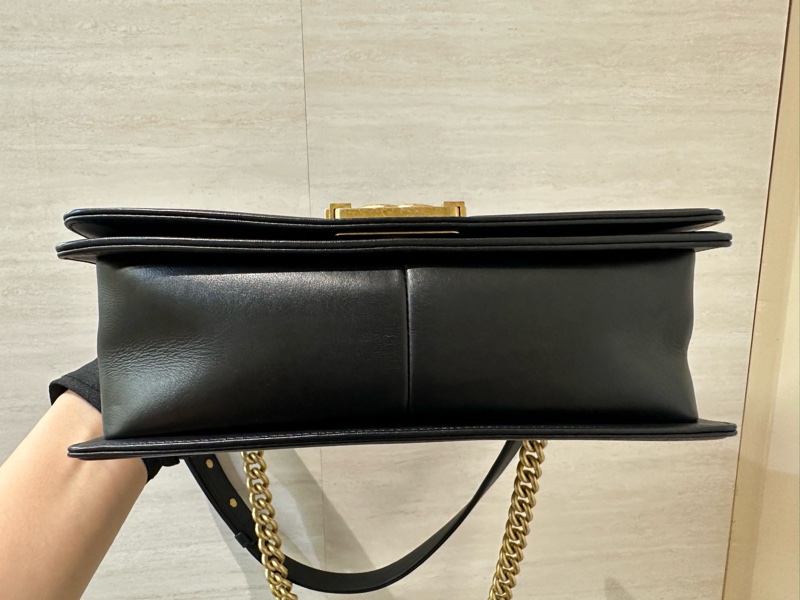 Chanel 黑牛皮菱格紋霧金釦boy25A67086-5