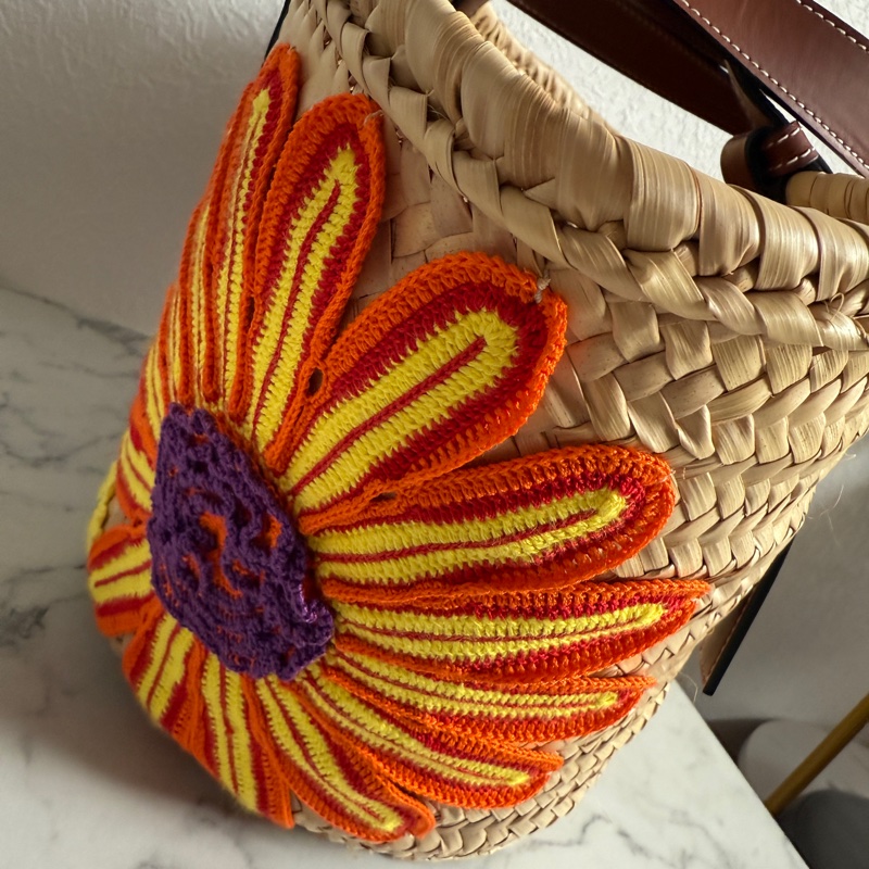 Loewe 超可愛花花草編包 很甜-6