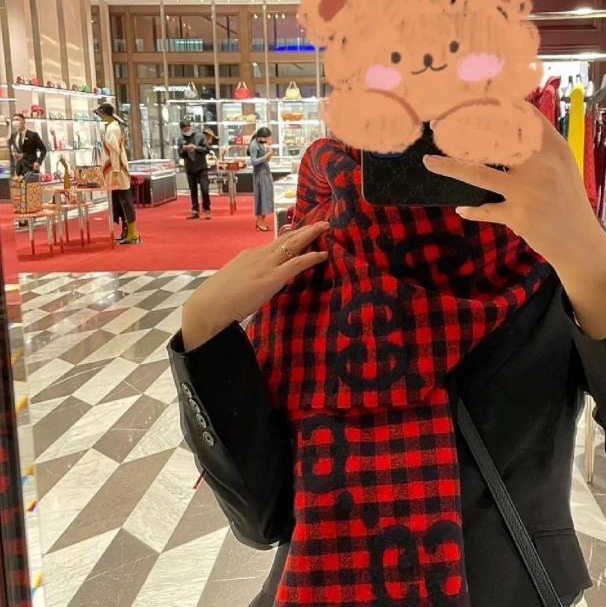 Gucci 經典紅格不退流行圍巾🧣-3