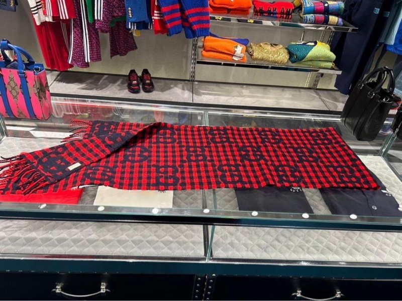 Gucci 經典紅格不退流行圍巾🧣-4