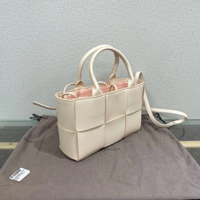 BV 浮雕粉mini ARCO托特手提斜背包 28*16*8 99新配件塵袋-1