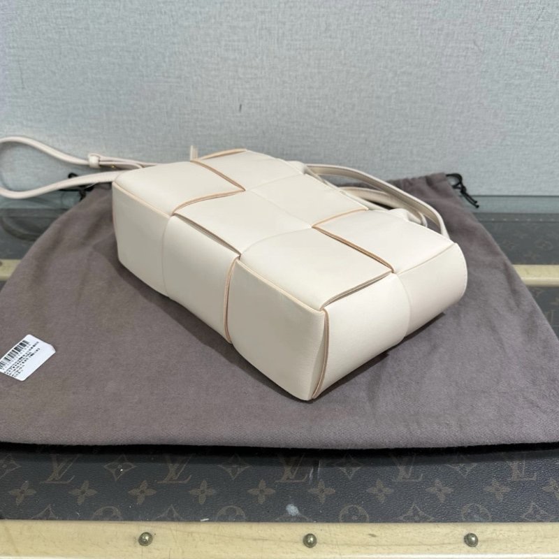 BV 浮雕粉mini ARCO托特手提斜背包 28*16*8 99新配件塵袋-2