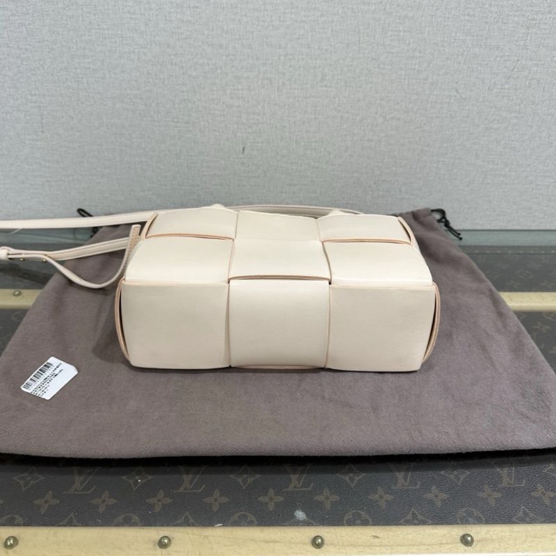 BV 浮雕粉mini ARCO托特手提斜背包 28*16*8 99新配件塵袋-3