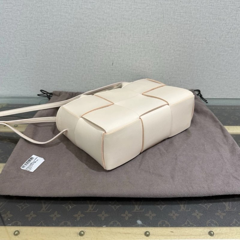 BV 浮雕粉mini ARCO托特手提斜背包 28*16*8 99新配件塵袋-4