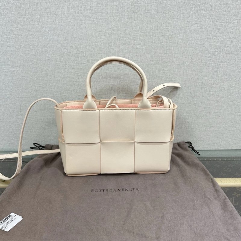 BV 浮雕粉mini ARCO托特手提斜背包 28*16*8 99新配件塵袋-5