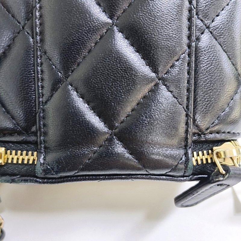 CHANEL 黑色羊皮菱格紋絎縫斜挎包 金色五金 29開-10