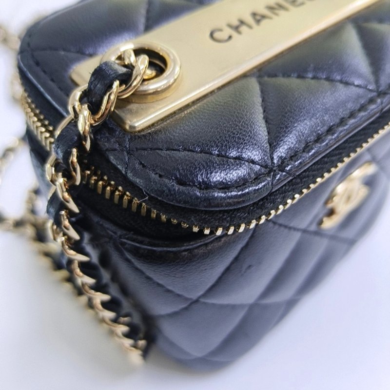 CHANEL 黑色羊皮菱格紋絎縫斜挎包 金色五金 29開-12