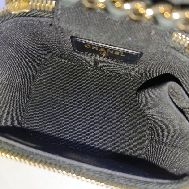 CHANEL 黑色羊皮菱格紋絎縫斜挎包 金色五金 29開-14