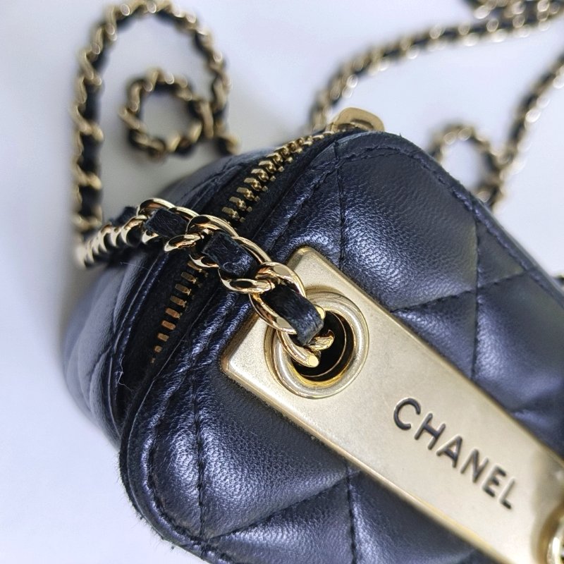 CHANEL 黑色羊皮菱格紋絎縫斜挎包 金色五金 29開-15