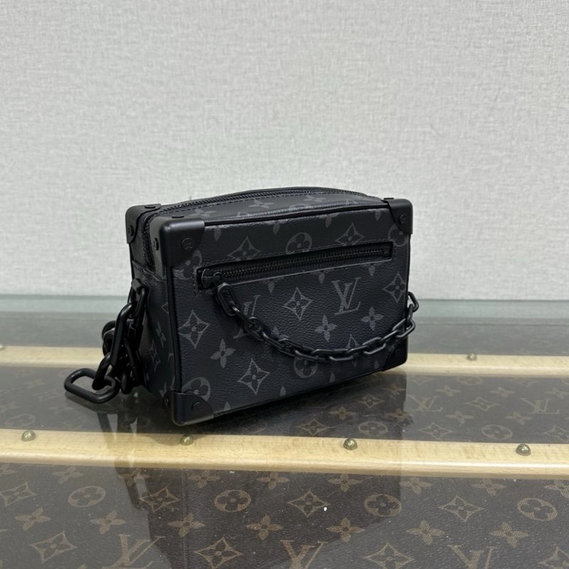 LV 黑武士soft trunk肩背斜背包 18.5*13*8 99新 配件塵袋-1
