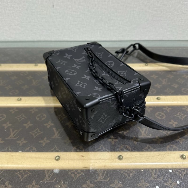 LV 黑武士soft trunk肩背斜背包 18.5*13*8 99新 配件塵袋-2