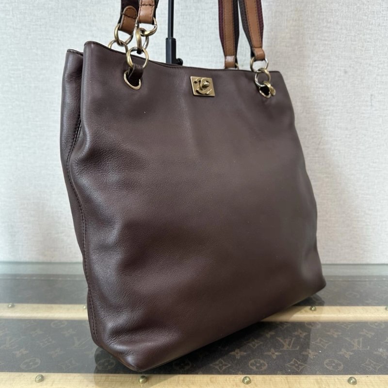 CHANEL 巧克力色金扣手提托特包 30*30*9 98新配件塵袋-1