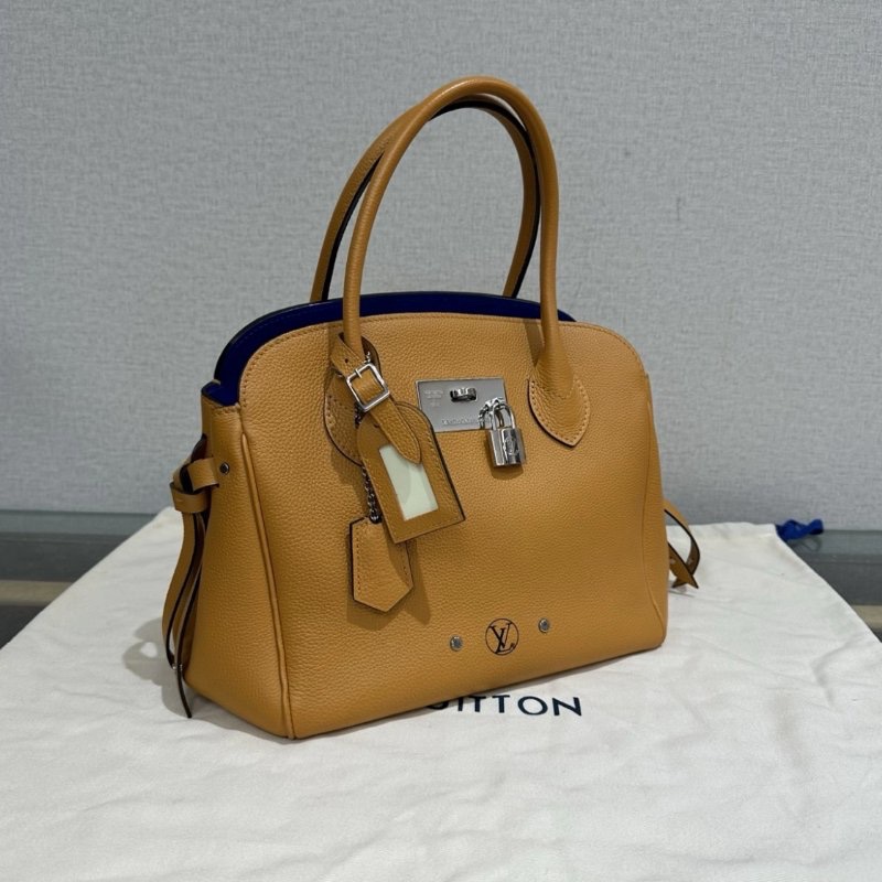 LV milla系列銀扣肩背手提包 22.5*23*16 99新配件盒子塵袋鑰匙鎖-1