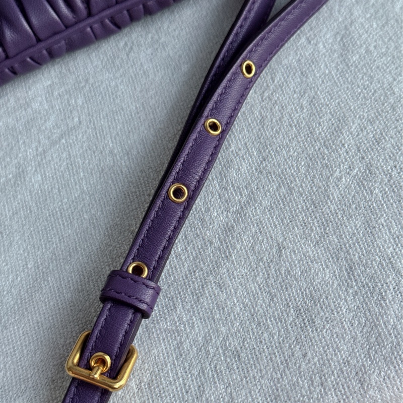 Miu Miu leather clutch /crossbody bag 手拿包/斜背包-19
