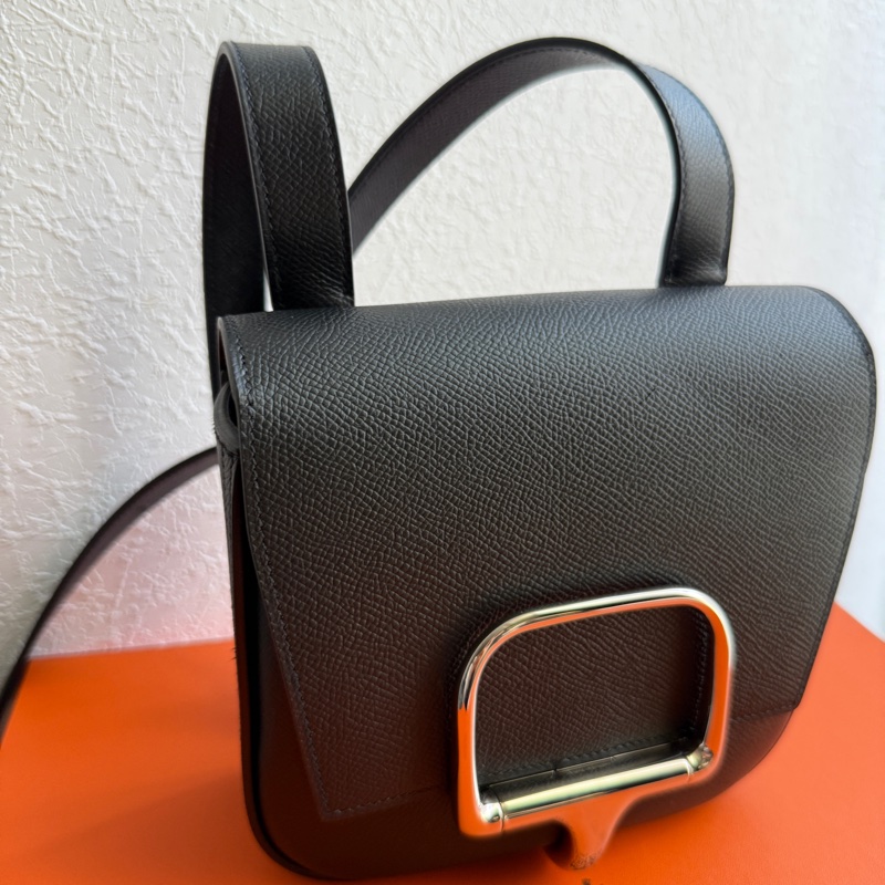 Hermes 屁股包超好看 DELLA 18cm-1