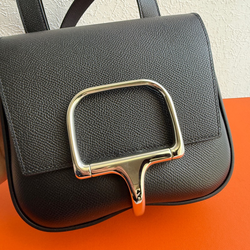 Hermes 屁股包超好看 DELLA 18cm-3