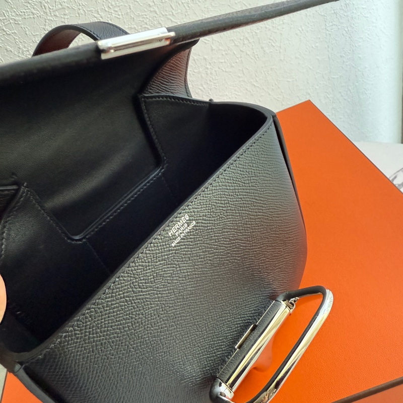 Hermes 屁股包超好看 DELLA 18cm-11
