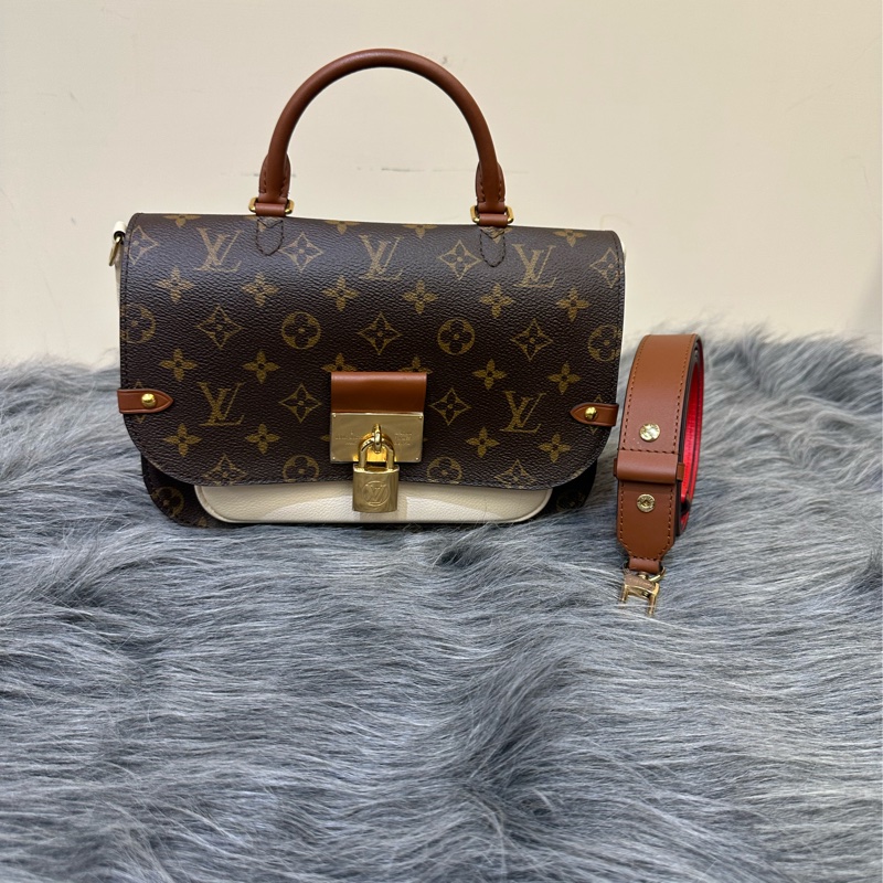 LV 原花拚米白牛皮金釦鎖頭Vaugirard PM下蓋磁吸手提斜背包M44353-0