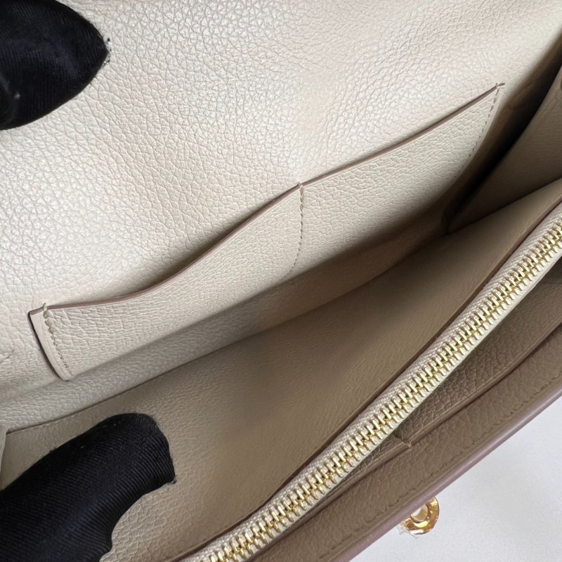 全新品HERMES W刻 冰川白KELLY TO GO肩背包-8