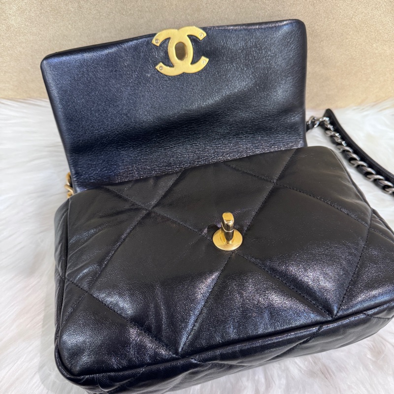 Chanel 19Bag 26 黑山羊霧金釦手提斜背包-7