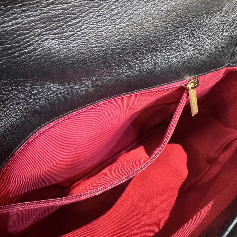 Chanel 19Bag 26 黑山羊霧金釦手提斜背包-9