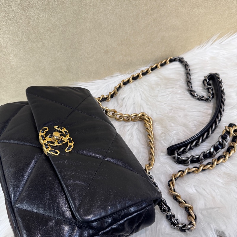 Chanel 19Bag 26 黑山羊霧金釦手提斜背包-10