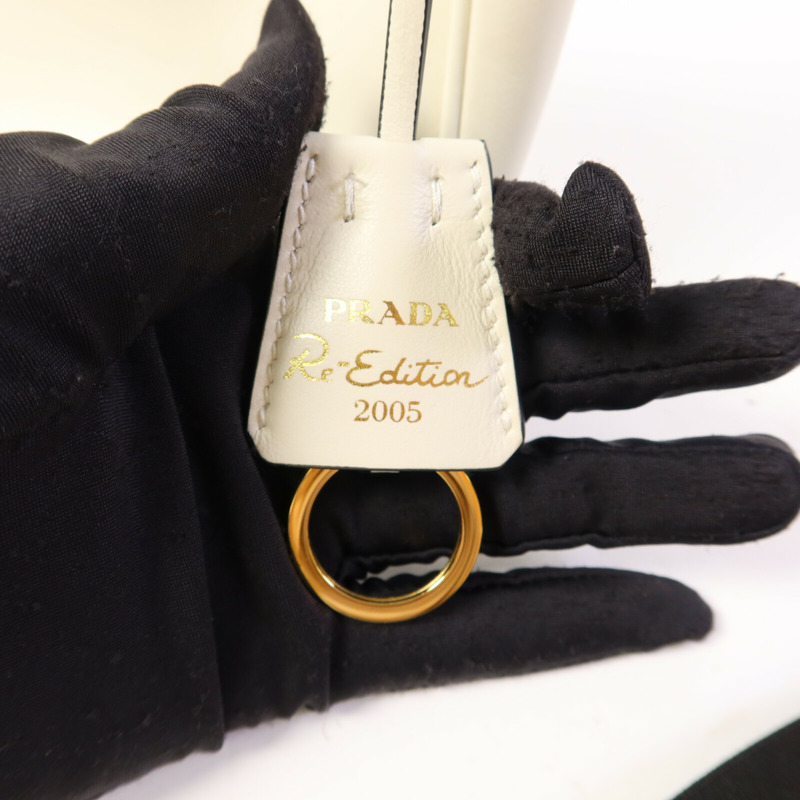 PRADA 牛皮皮革Re-Edition 2005金扣手挽肩背兩用袋-11