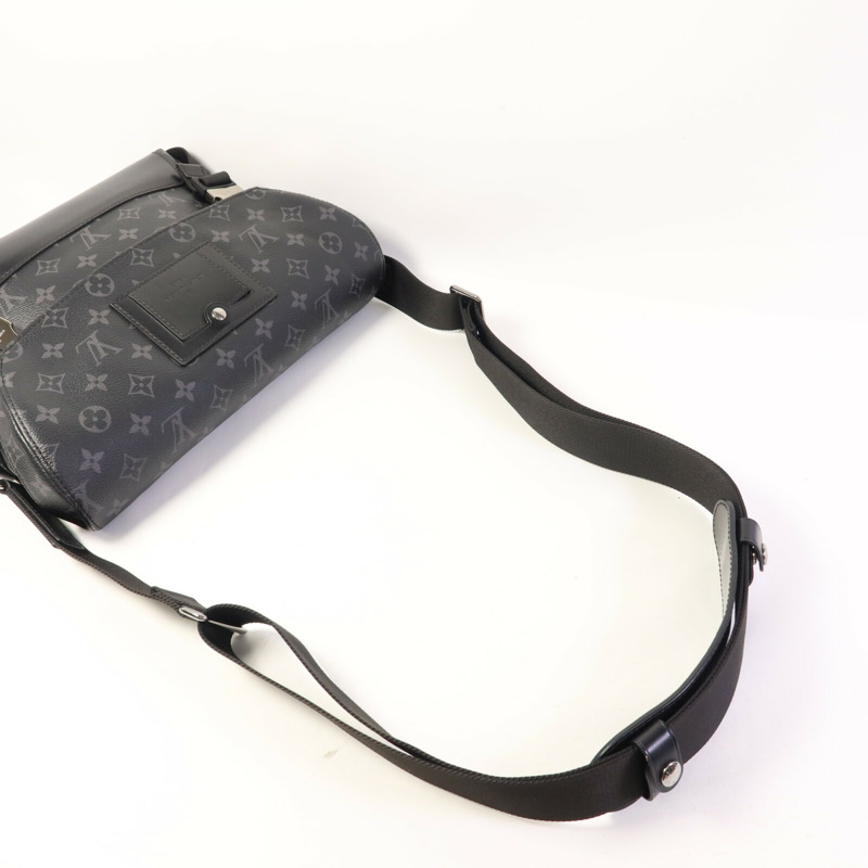LOUIS VUITTON Monogram Eclipse Messenger PM Voyager銀扣肩背袋-4
