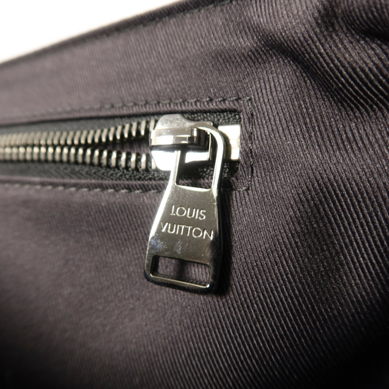 LOUIS VUITTON Monogram Eclipse Messenger PM Voyager銀扣肩背袋-8