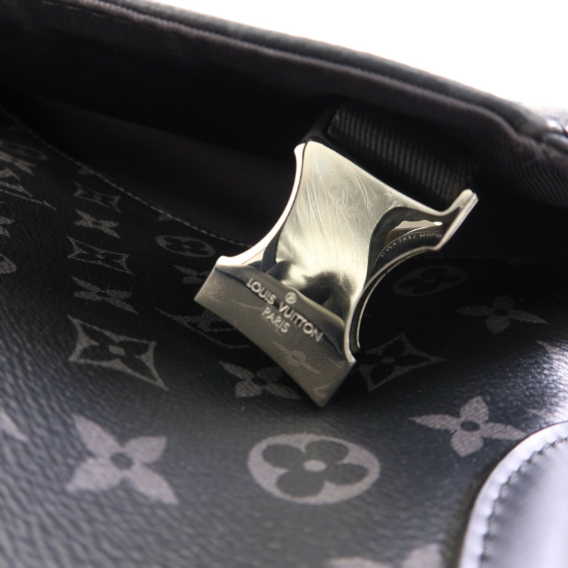LOUIS VUITTON Monogram Eclipse Messenger PM Voyager銀扣肩背袋-9