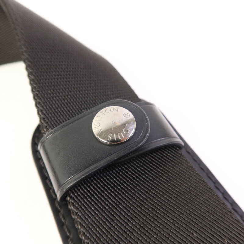 LOUIS VUITTON Monogram Eclipse Messenger PM Voyager銀扣肩背袋-21