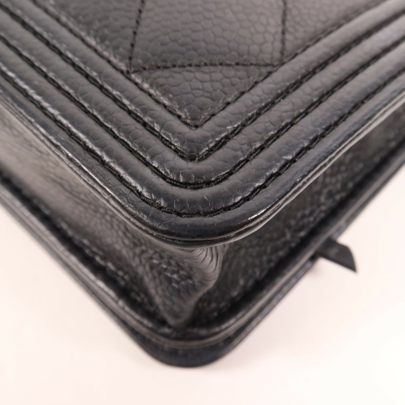 CHANEL 牛皮皮革Boy WOC Wallet On Chain金扣鏈帶肩背袋-12