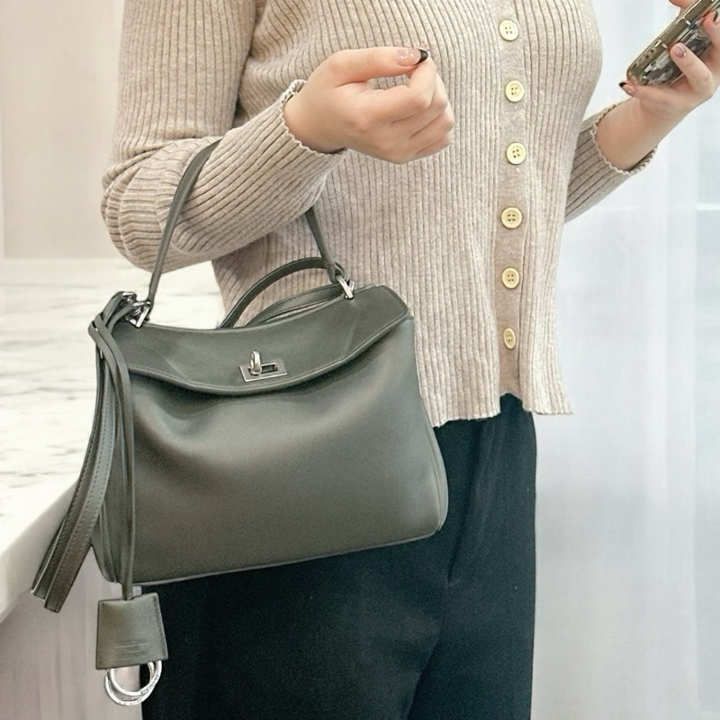 莉亞精品♡ BALENCIAGA Rodeo 灰綠色 二手美包-1