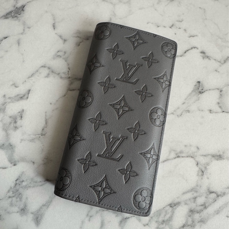 LV m81335灰壓紋對開長夾-1