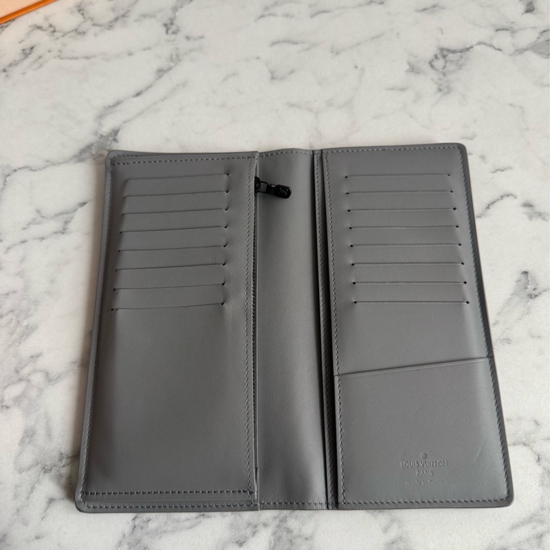 LV m81335灰壓紋對開長夾-9
