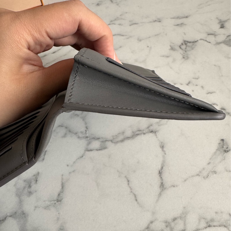 LV m81335灰壓紋對開長夾-34