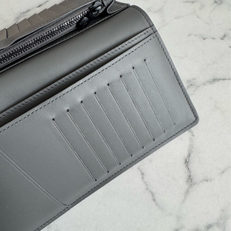 LV m81335灰壓紋對開長夾-36