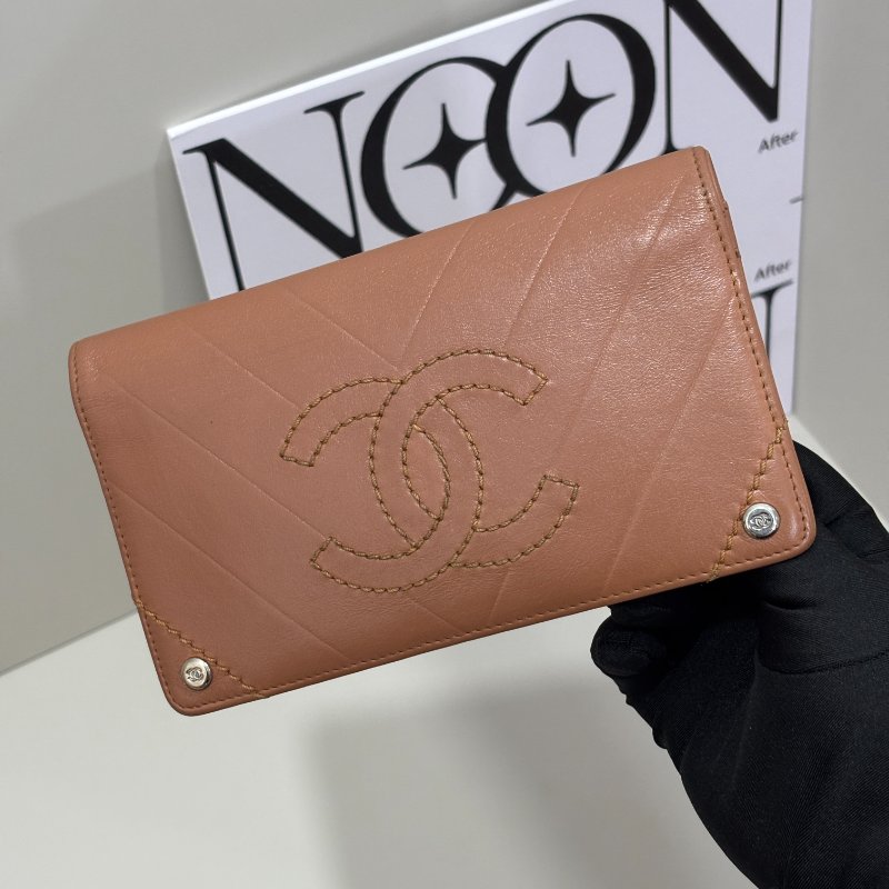 📍CHANEL 外縫線對開長夾-0