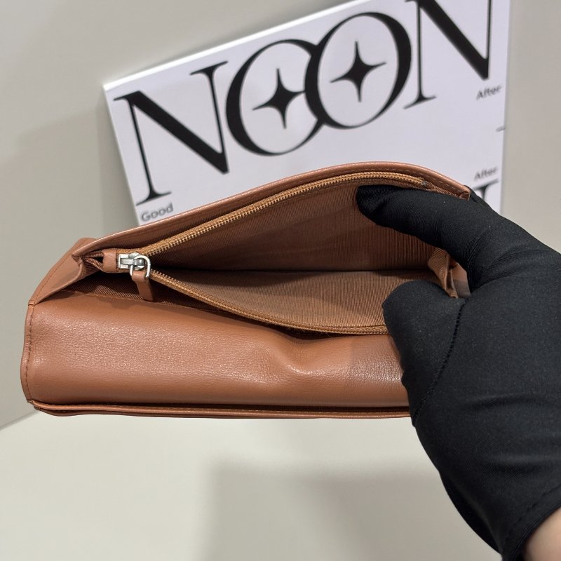 📍CHANEL 外縫線對開長夾-10