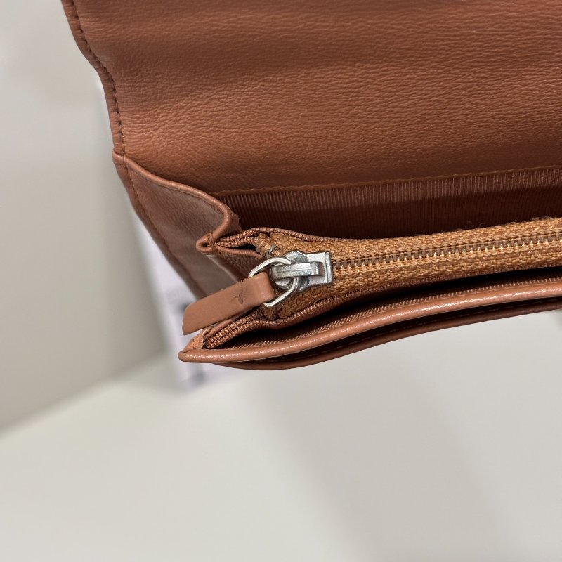 📍CHANEL 外縫線對開長夾-15