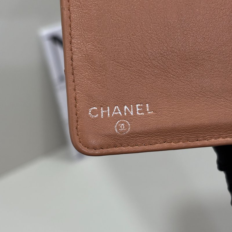 📍CHANEL 外縫線對開長夾-16