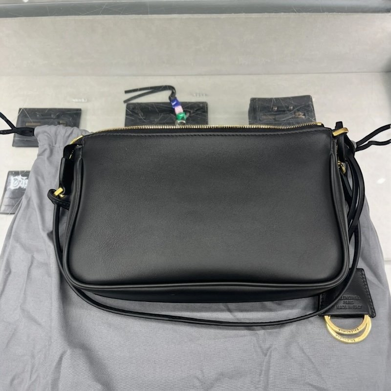 🎉新品好折扣✨Balenciaga 814111 Rodeo Sling 小牛皮迷你包 黑色-8