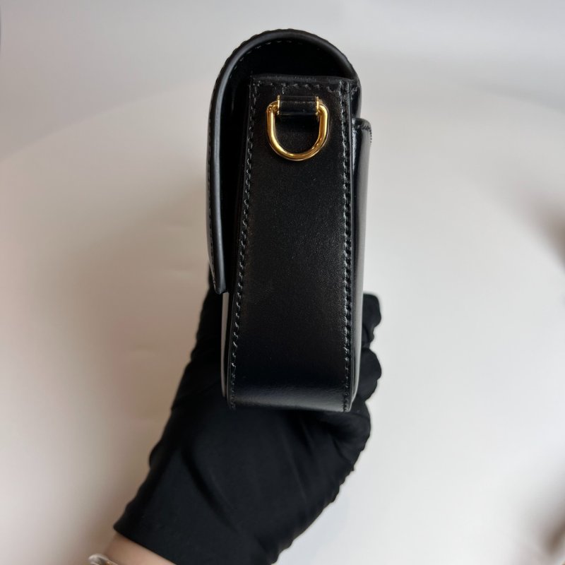 全新品 BALENCIAGA  B字素面掀蓋側背包-2