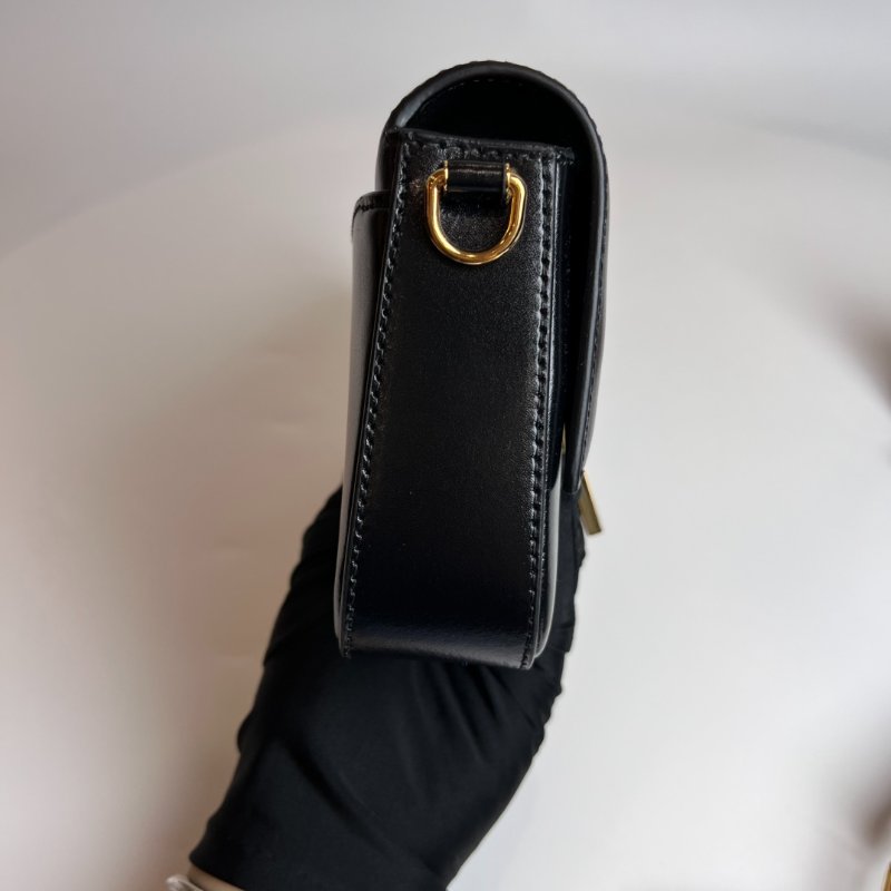 全新品 BALENCIAGA  B字素面掀蓋側背包-3