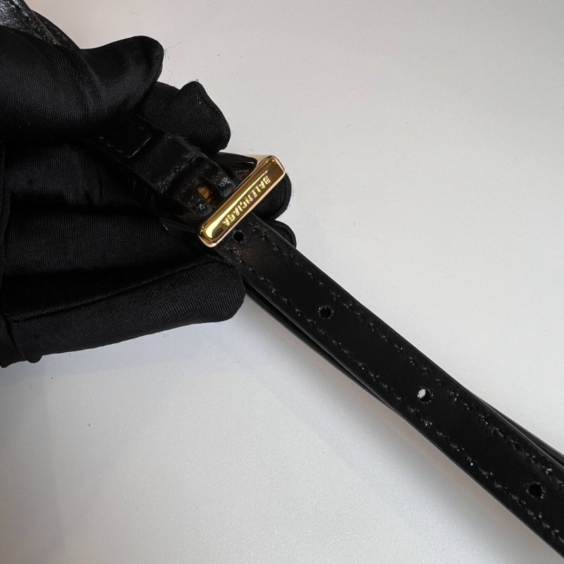 全新品 BALENCIAGA  B字素面掀蓋側背包-8