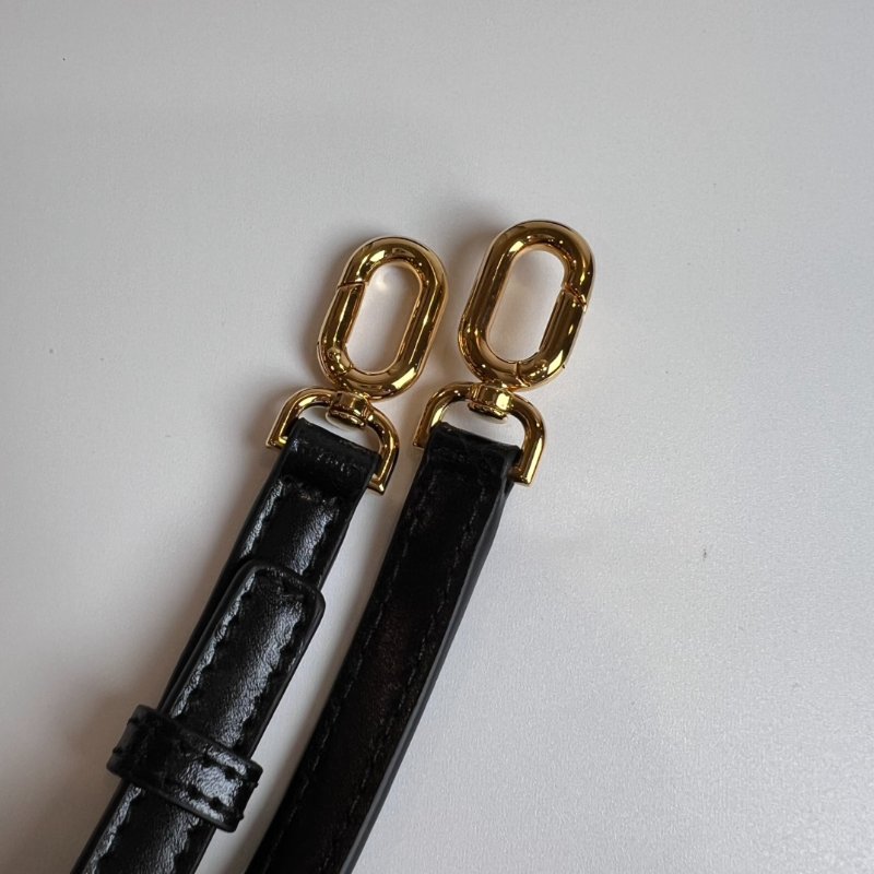 全新品 BALENCIAGA  B字素面掀蓋側背包-10