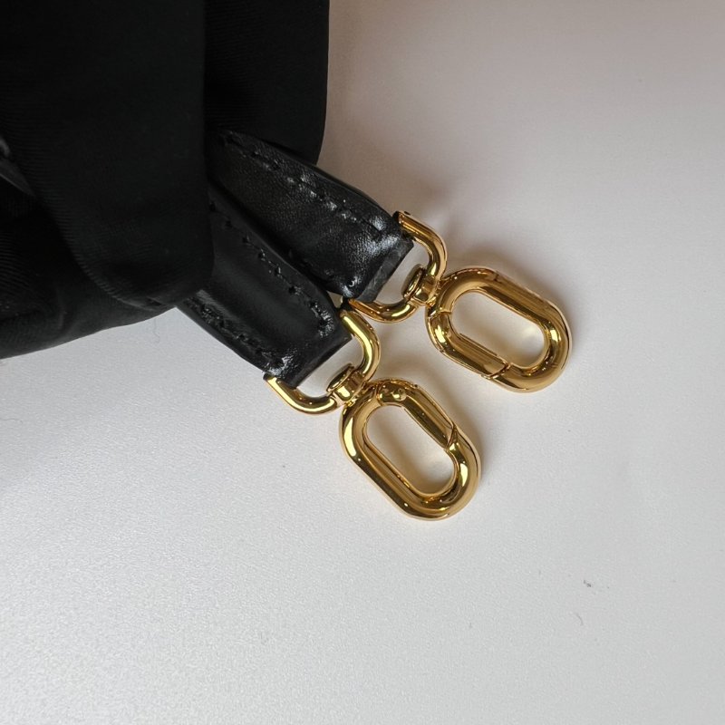 全新品 BALENCIAGA  B字素面掀蓋側背包-11